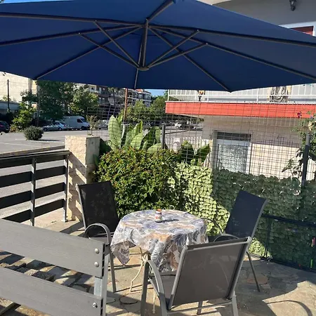 Daire Blue Michaniona